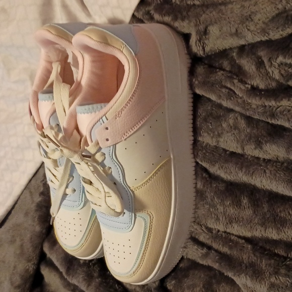 Berness Shoes - Picture 2 of 6